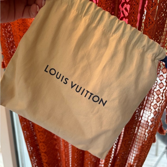 LV Outline Headband - Picture 10 of 11